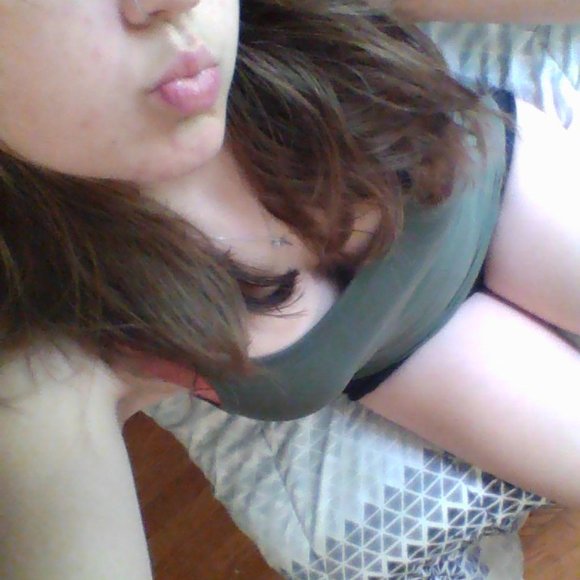 green tank top - Picture 2 of 3